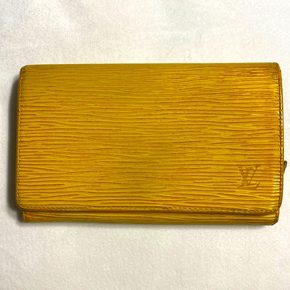 LOUIS VUITTON Yellow ÉPI Wallet EUC